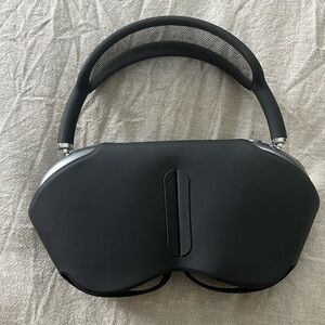 Apple headphones 🎧